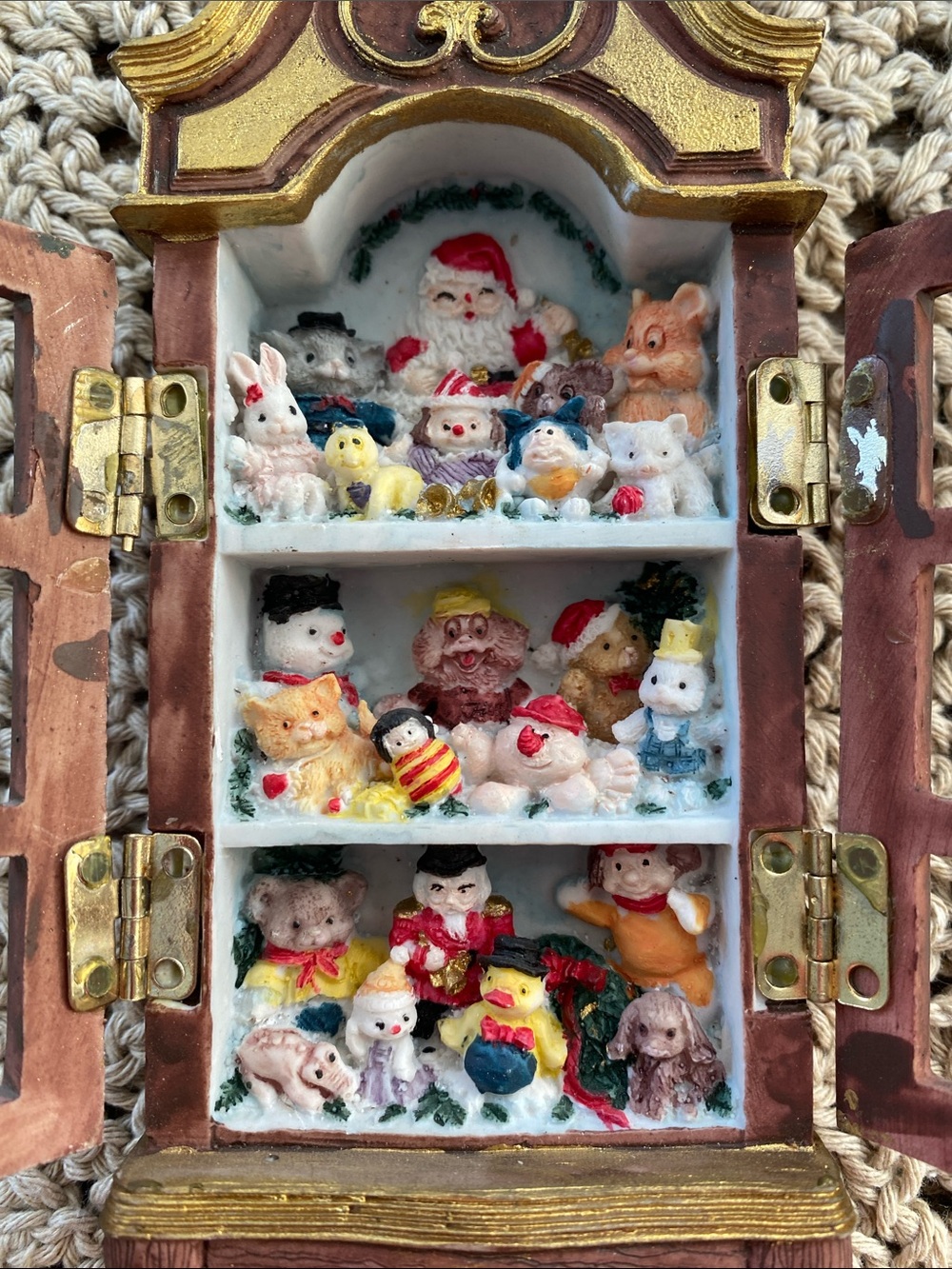 🧸Vintage🧸Dollhouse Christmas Cabinet Hutch With Toys - Picture 4 of 9